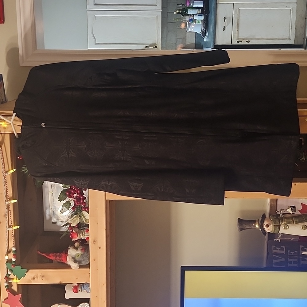 Lululemon Apres Yoga Allover Logo Sports Lined Hooded Jacket Rain Coat - Picture 2 of 11